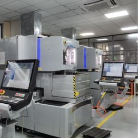 Low Speed Wire Cutting Machine Workshop for Plastic Injection Mold Manufacturer